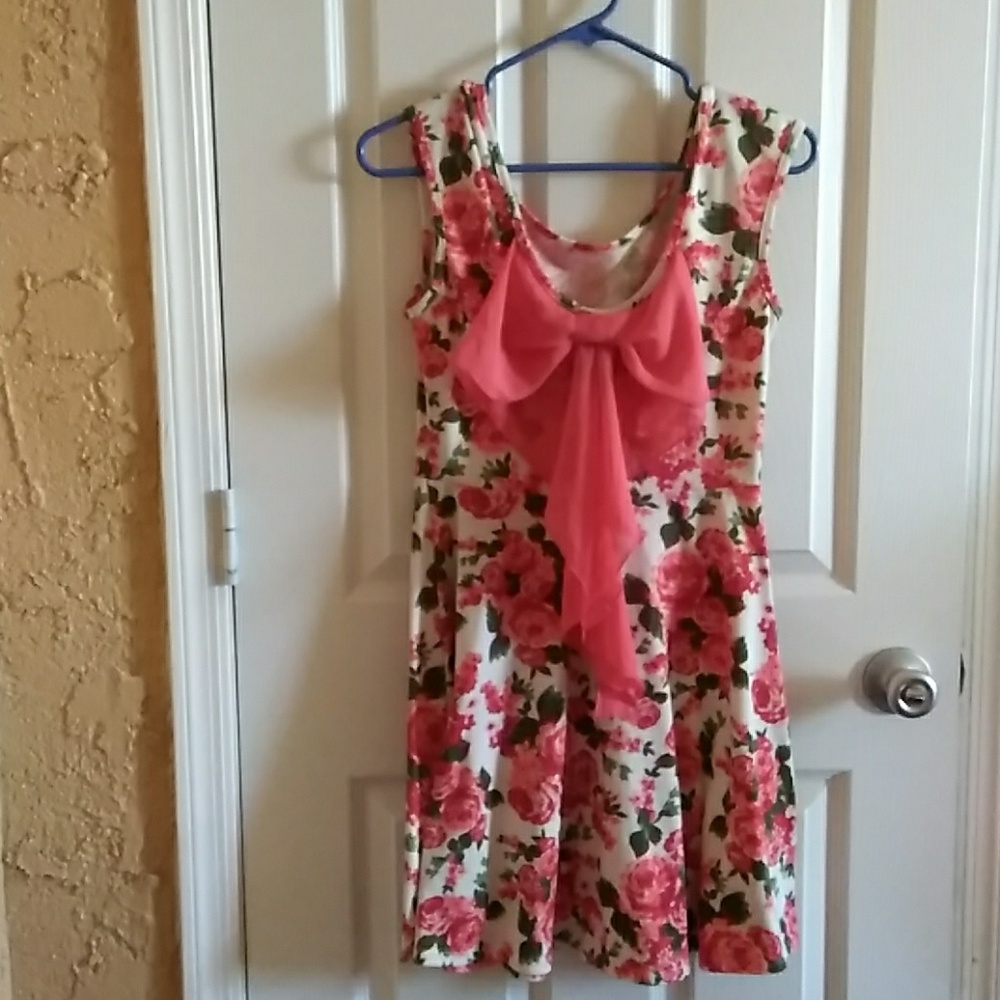 Dress - Picture 4 of 4